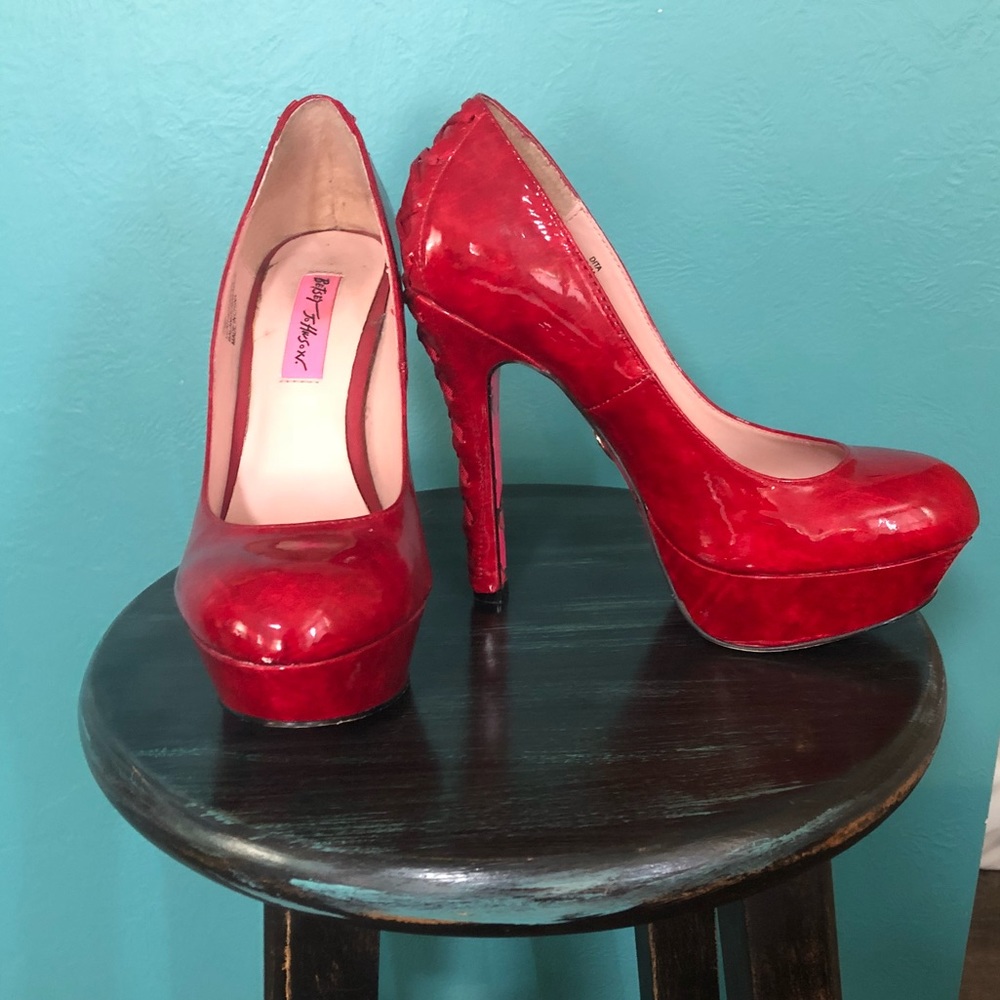 Betsey Johnson heels 👠